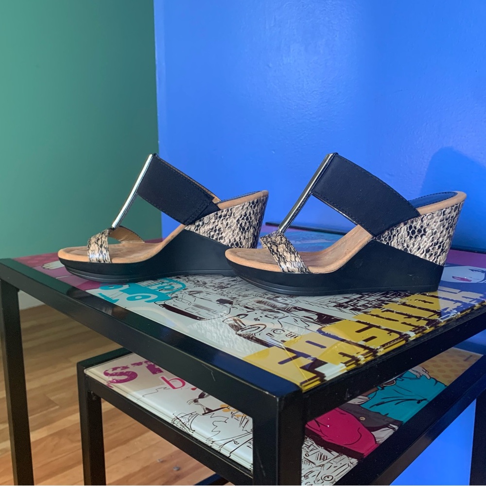 Stylish Black and Tan Wedge Sandals